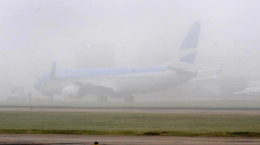 Vuelos demorados y desviados en Ezeiza por la niebla