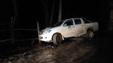 Una camioneta de la municipalidad de Ushuaia se despistó y chocó contra un cerco