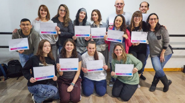 Entregaron certificados por el seminario “El cantante en la escena”