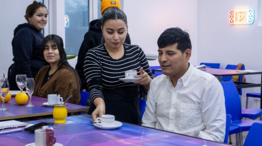 Más de 100 personas participaron del curso gratuito de mozo de salón