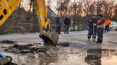 El Municipio de Tolhuin realiza trabajos coordinados con la DPOSS para mejorar servicios públicos