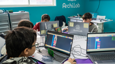 Newsan celebró el éxito de ArchiLab, su innovadora colonia de invierno "Maker" para niños