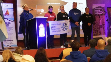 Comenzó a correrse en Argentina la tercera copa mundial de natación de invierno en El Calafate