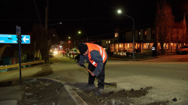 Personal municipal de Ushuaia inició la limpieza de calle Magallanes