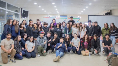 Jóvenes de Ushuaia y Tolhuin fortalecieron sus habilidades en oratoria en una nueva caoacitación