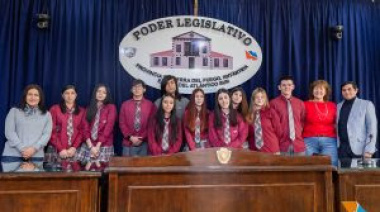 El estudiantado del EMEI visitó el recinto de sesiones del Poder Legislativo