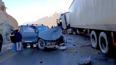 Un camión chocó contra una camioneta en una curva de la Ruta 3