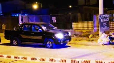 La policía allanó tres domicilios luego de dos tiroteos contra una casa y un auto