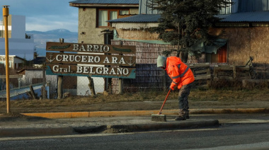 Personal municipal realizó limpieza en un sector de avenida Héroes de Malvinas