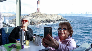 Mes de las y los jubilados: Paseo en catamarán por el Canal de Beagle