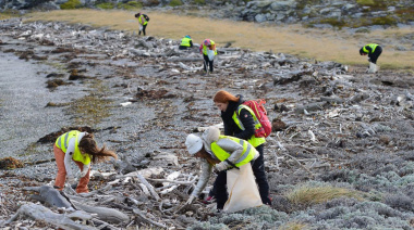La municipalidad de Ushuaia acompañó una nueva campaña de limpieza en el Canal Beagle