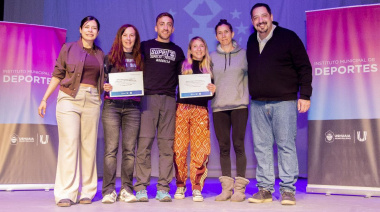 Entrega de certificados a los nominados de la 2° edición de los Premios Olivia