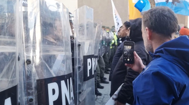 Protestas de sindicatos y fuerzas políticas opositora frustraron el acto de Milei en Ushuaia