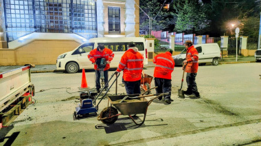 La municipalidad de Ushuaia avanza con el bacheo en toda la ciudad