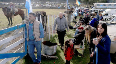 El Municipio acompañó la jineteada por el Día de la Madre organizada por la agrupación "Gauchos Fueguinos"