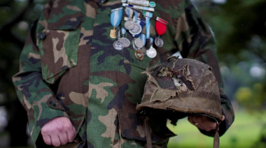 Héroes olvidados de Malvinas recibieron un ascenso 43 años después