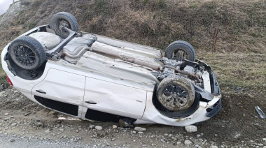 Joven resultó ileso tras protagonizar un vuelco con el auto que conducía