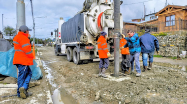 El Municipio realiza el mantenimiento de pluviales en el barrio Kaupen