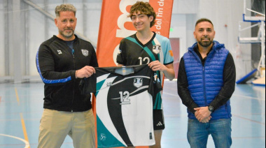 El equipo fueguino que competirá en la Copa Argentina de Voley recibió indumentaria