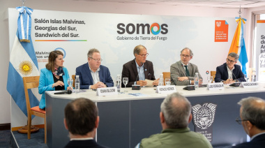 Se presentó en Ushuaia el libro “la Antártida como modelo para la paz global”