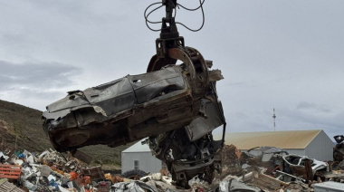 El Municipio continúa con los tranajos de compactación de chatarra para reducir la contaminación