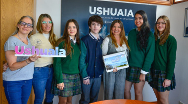 La Secretaría de Turismo recibió un proyecto institucional de guía turística en frances