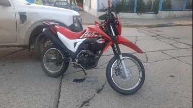 Choque en Ushuaia: Motociclista herido frente a la Escuela N.º 24