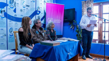 La Secretaría de Asuntos de Malvinas municipal formalizó la entrega del archivo histórico de Juan Carlos Moreno