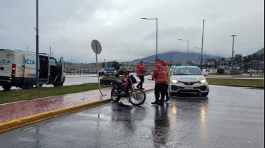 Un motociclista perdió la vida tras despistarse e impactar contra un cartel de señalización