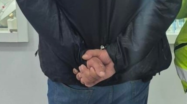 Se abalanzó contra una policía y quiso quitarle el arma reglamentaria