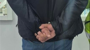 Joven de 19 años detenido tras destrozar el parabrisas de un utilitario