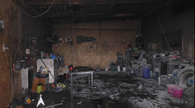 Incendio afectó un taller mecánico tras un accidente con combustible