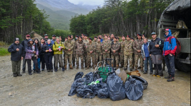 Retiran residuos y mejoran la infraestructura del sendero ​de Laguna Esmeralda