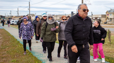 Personas mayores participan de encuentros saludables
