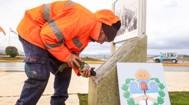 La Municipalidad renovó los escudos provinciales de la Plaza Islas Malvinas