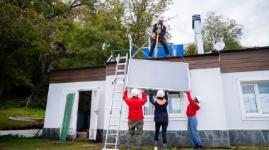 Colocaron paneles solares en la Escuela Provincial N° 49 “44 Héroes del Submarino ARA San Juan”