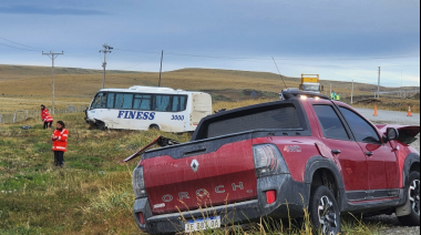 La policía confirmó el fallecimiento de la mujer que chocó contra un colectivo