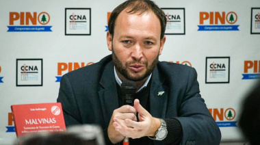 Se presentó el libro “Malvinas” en el CCNA