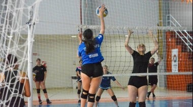 Los seleccionados de vóley entrenaron en Río Grande