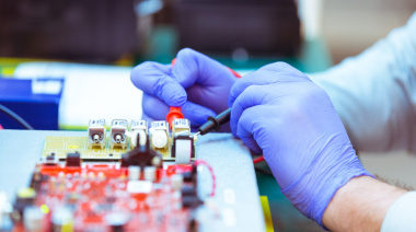 Man: "Estamos trabajando con nuestro equipo y con el sector productivo para evaluar el alcance del nuevo decreto"