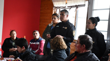 La Policía se reunión con vecinos en Tolhuin para reforzar la seguridad