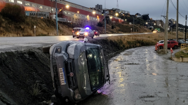 Vuelco en Perito Moreno: Una conductora resultó ilesa tras un siniestro vial