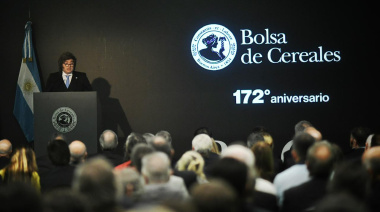 Milei anunció una baja de retenciones y destacó el récord exportador del sector agropecuario