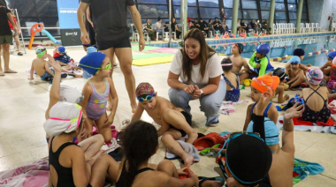 La Escuela Municipal de Natación realizó un encuentro recreativo para niños y niñas de 4 y 5 años