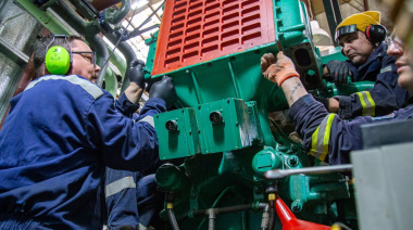 Llegaron los nuevos repuestos y avanzan los trabajos sobre el sistema de generación eléctrica de Tolhuin