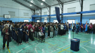 El Municipio acompañó a alumnos de colegios secundarios que juraron la Constitución Fueguina