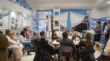 Casa de Ushuaia brindó el taller intergeneracional de salud mental "Del algoritmo al encuentro"