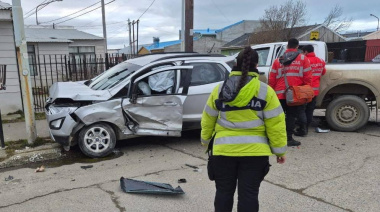 Fuerte choque en una esquina de Río Grande dejó a una mujer hospitalizada