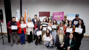 "De la idea al negocio": Se realizó la entrega de certificados a emprendedores