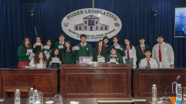 Alumnos y alumnas del CIEU simularon una sesión especial